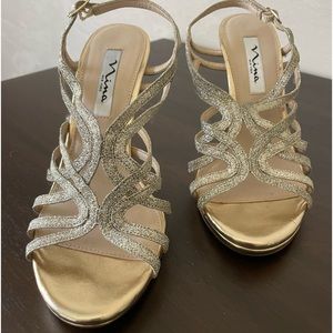 Nina NY gold dress shoes, size 8, like new